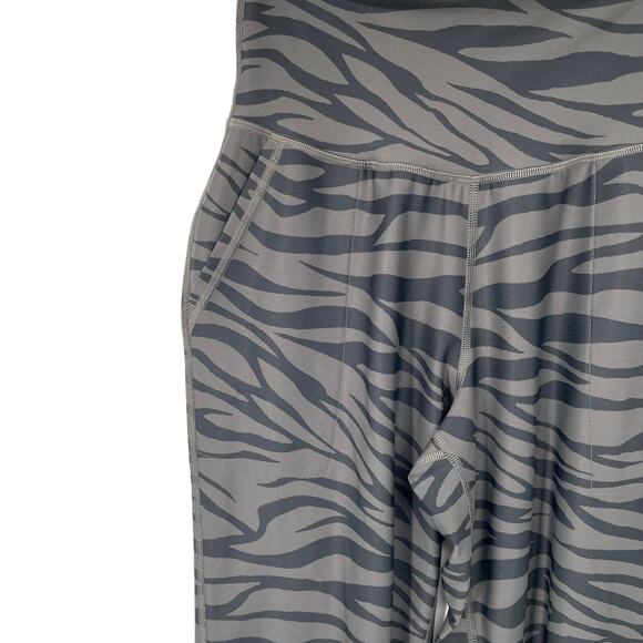 Old Navy High Rise PowerSoft Leggings XS Animal Print Stretch Activewear - Picture 2 of 7